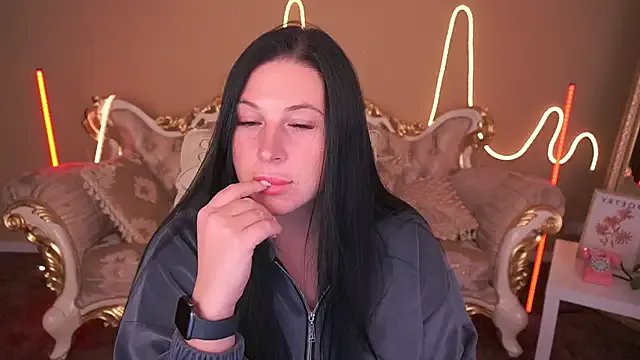 Freechat ArianaDarkk on StripChat