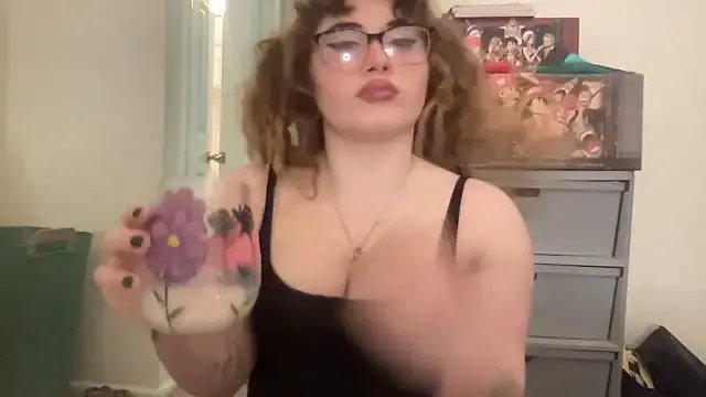 Freechat ariapeachy on StripChat