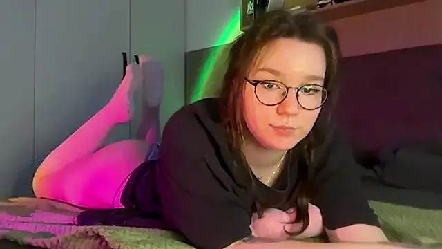 Freechat BeeBlossom on StripChat