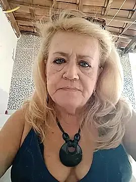 Belladama61 on StripChat 