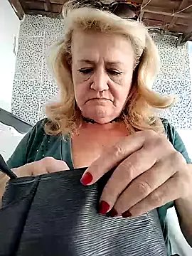 Belladama61 on StripChat 