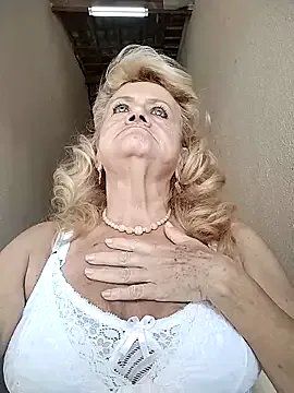 Belladama61 on StripChat 