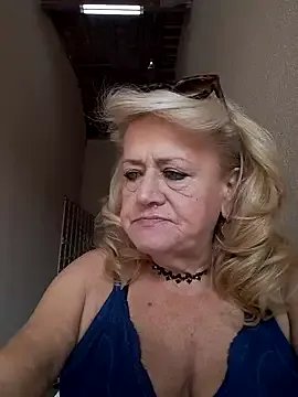 Belladama61 on StripChat 