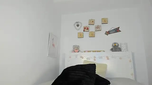 Freechat Blueee_diamond on StripChat