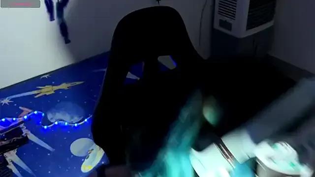 bluesubmissive on StripChat