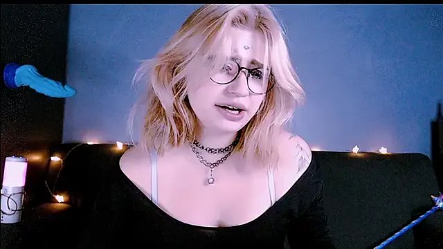 Freechat candy_lina on StripChat