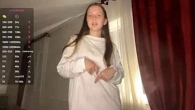 Freechat CharlynDini on StripChat