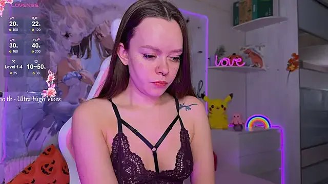 Freechat CheekySashaCharm on StripChat