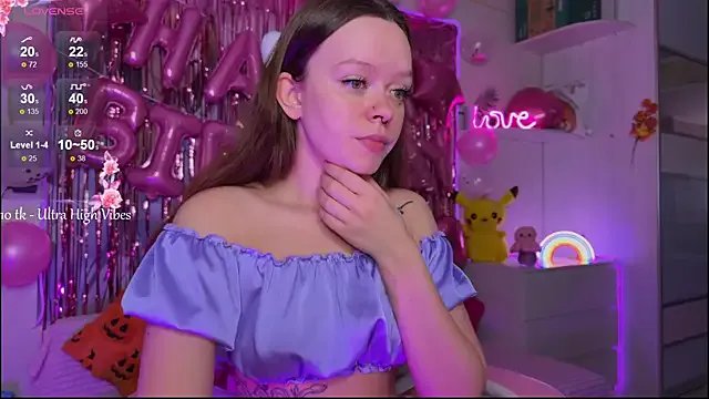 Freechat CheekySashaCharm on StripChat