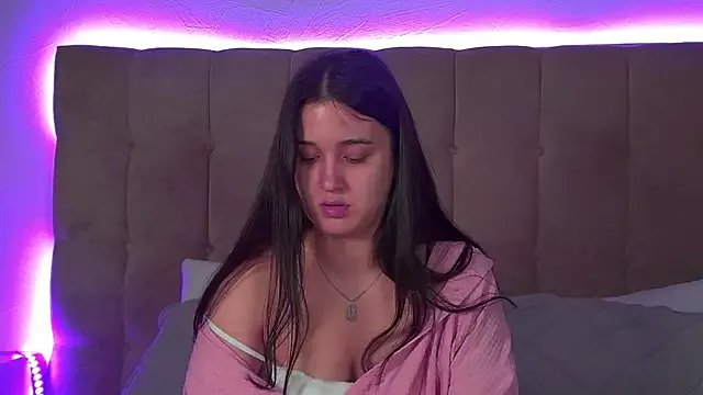 Freechat ChristinaMilton on StripChat