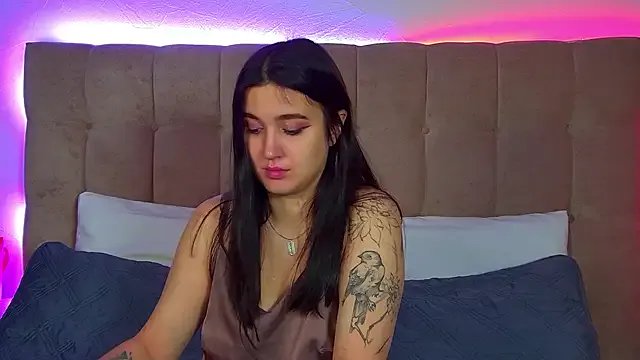 Freechat ChristinaMilton on StripChat