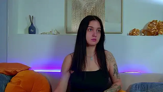 Freechat ChristinaMilton on StripChat