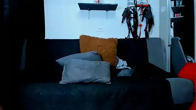 Freechat Coralinstone on StripChat