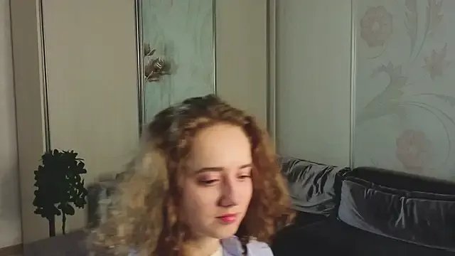 Freechat CuteLunette on StripChat