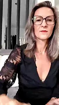 StripChat dancing_sexy_doll is Freechat dancing_sexy_doll — J'enlve la robe