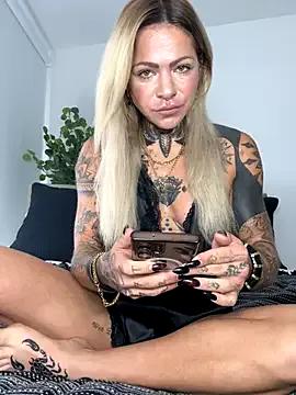 Divina_X_ — Free Boobs 20 Min.