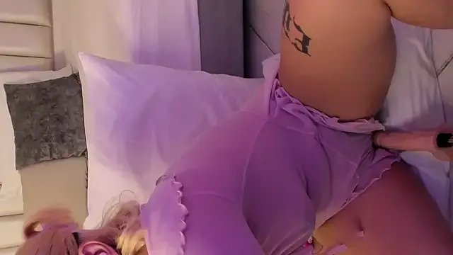 Freechat Emily_robertss on StripChat