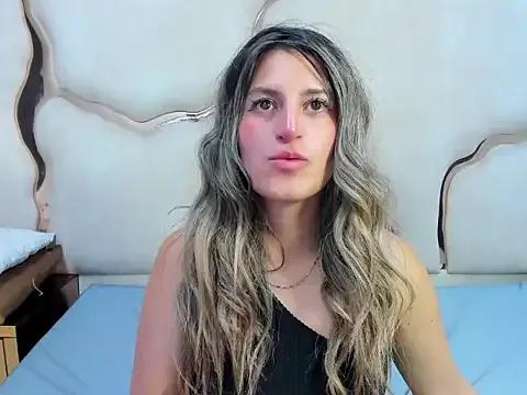 GiaRoussel on StripChat