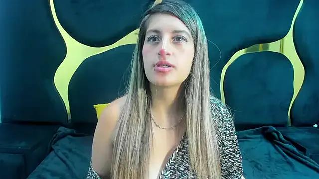 GiaRoussel on StripChat