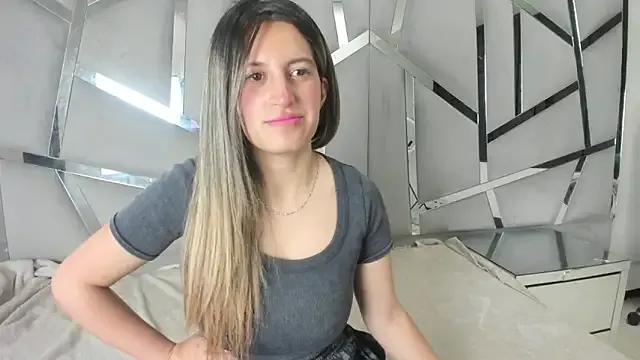 GiaRoussel on StripChat