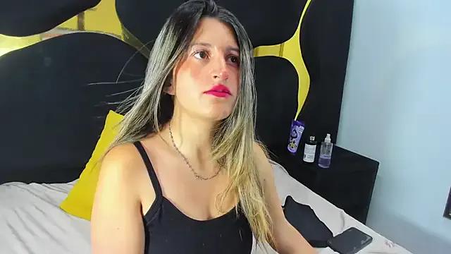 GiaRoussel on StripChat