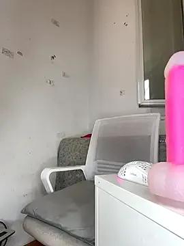 Freechat giuli_zerozero on StripChat