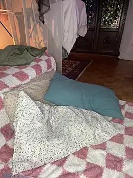 Freechat giuli_zerozero on StripChat