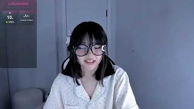 hee_young11 on StripChat