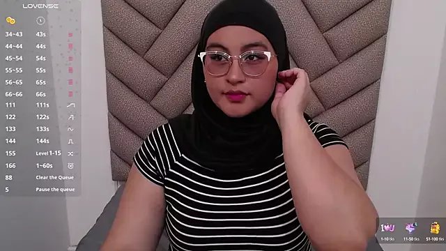 Freechat heluejamil on StripChat