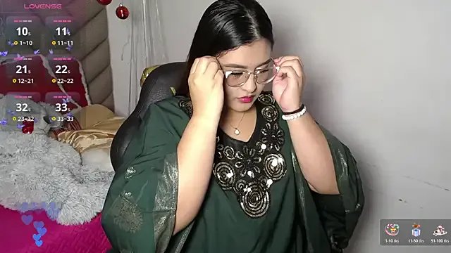 Freechat heluejamil on StripChat