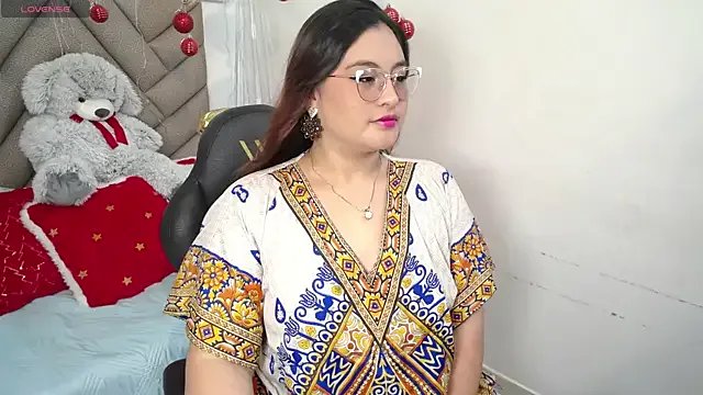 Freechat heluejamil on StripChat