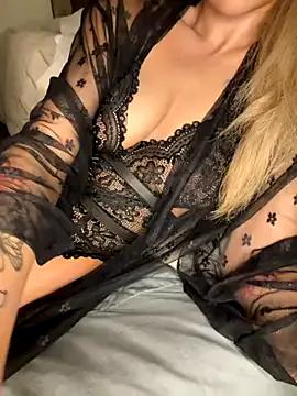 StripChat Honeyyyxo is Private Honeyyyxo — 10 second vibrate hold