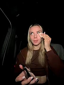 HopeHeaven — I'm back!  flash boobs