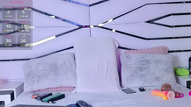 Freechat IrissBloom on StripChat