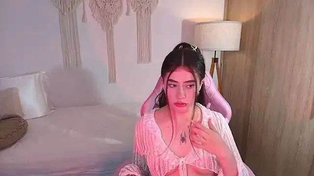 Private iriswest_ on StripChat