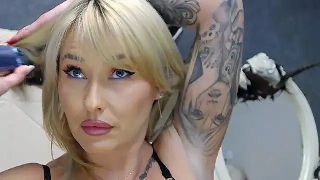 Freechat IssaSmith on StripChat