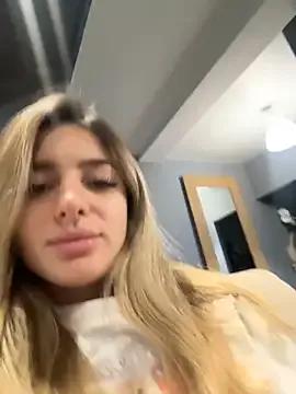 StripChat Jasmine_urPrincess is Freechat Jasmine_urPrincess — Long topless kiss