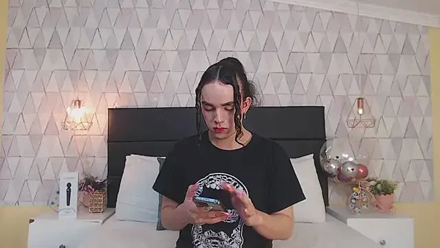 Freechat JustinePerry on StripChat