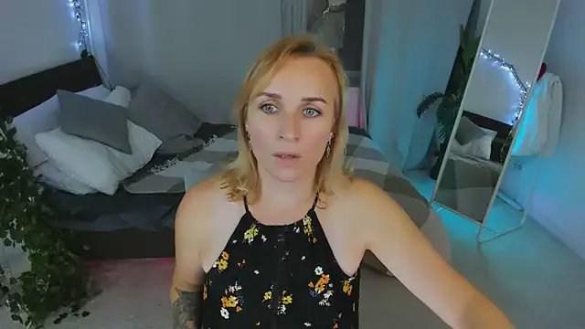 Freechat Karinella_x on StripChat