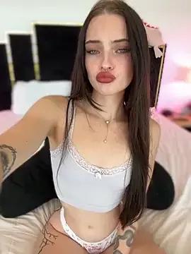 Freechat KarissaChantelle on StripChat