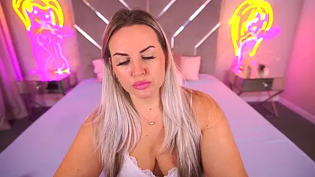 Freechat KiraCandyS on StripChat