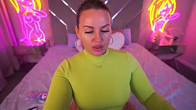 Freechat KiraCandyS on StripChat