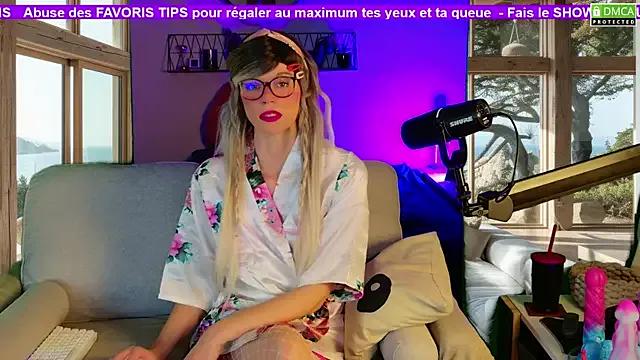 StripChat Kittychatte is Freechat Kittychatte — Mets toi 4 doigts Kitty + LT