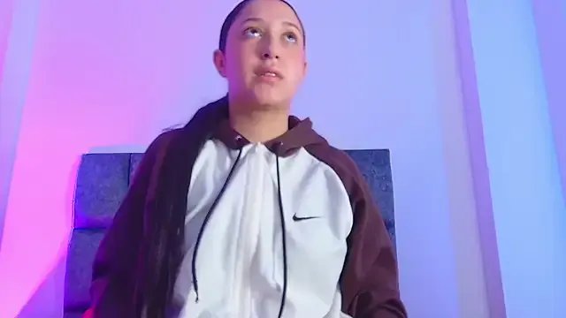 Freechat kittymonroe1 on StripChat