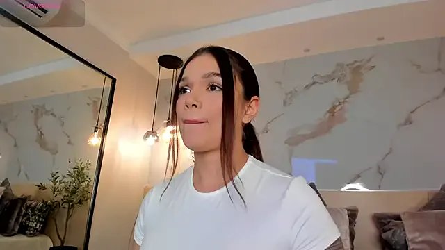 Freechat LeaThompson on StripChat