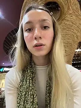 Lia__Love — Last tipper get video w cucumber fuck