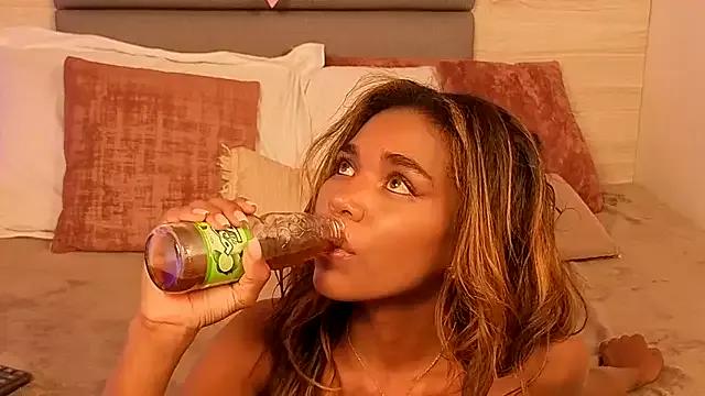 StripChat Lily_Miiller is Freechat Lily_Miiller — naked dance