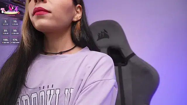 Freechat little-eli on StripChat