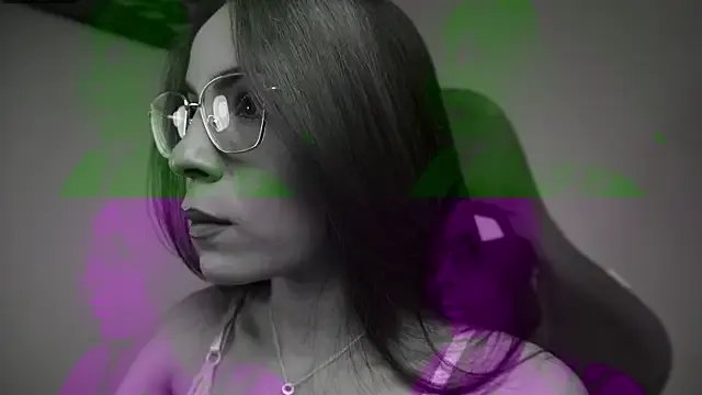 Freechat little-eli on StripChat