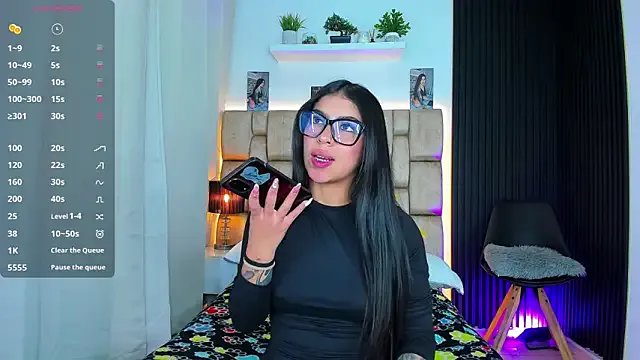 Freechat little_sophie18 on StripChat